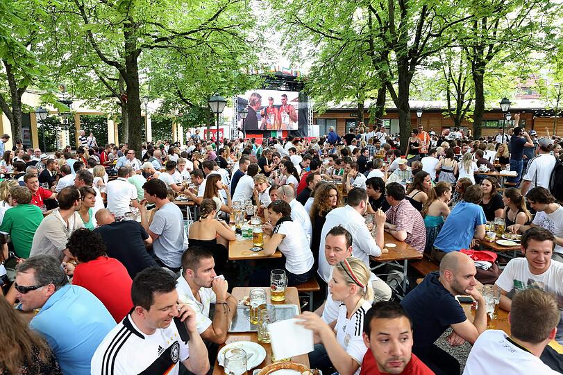 München im Halbfinal-Fieber. Die Bilder vom Public Viewing im Spiel Deutschland gegen Italien.