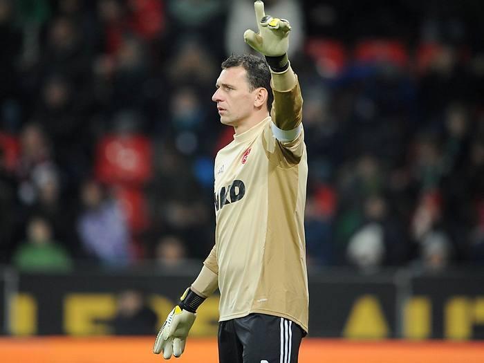 Am Samstag wechselt Raphael Schäfer das Torwarttrikot gegen Freizeitkleidung. Ab 14 Uhr steht der Keeper in Erlangen für Autogramme zur Verfügung.