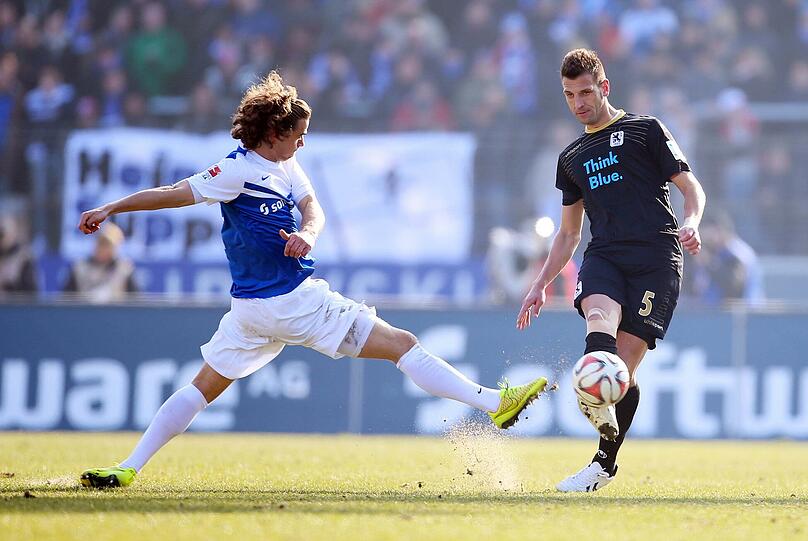 Guillermo Vallori &ndash; Note 3 - Grätschte, köpfte und rempelte fast alles weg. Als man glaubte, keiner seiner langen Pässe je ankommen würde, fand er Bandowski und bereitete das 1:0 vor.