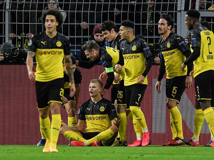 Matchwinner und gefeierter Mann: BVB-Torjäger Erling Haaland (sitzend).
