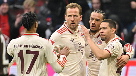 Der FC Bayern gewinnt gegen den FC St. Pauli mit 3:2.