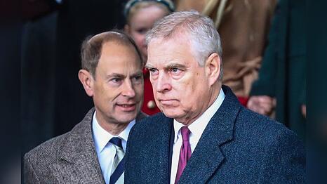 Ex-Prinz Andrew (r.) kann offenbar noch immer auf die Unterst&uuml;tzung seines Bruders Prinz Edward z&auml;hlen.