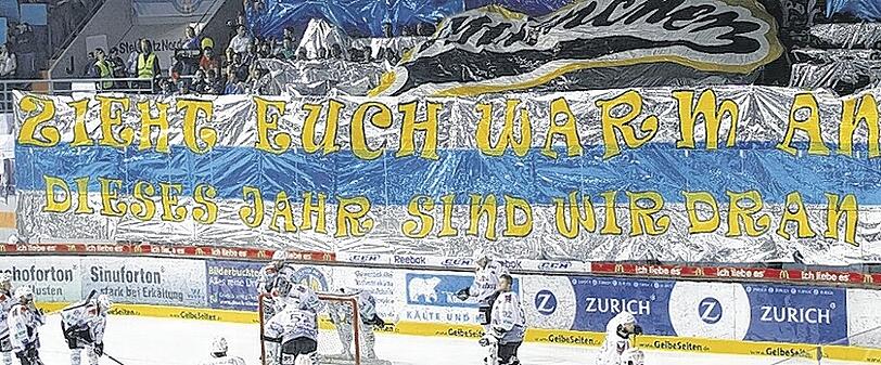 &bdquo;Dieses Jahr sind wir dran!&ldquo; Die Fans sind schon sicher, dass der EHC in dieser Saison den Aufstieg schafft.