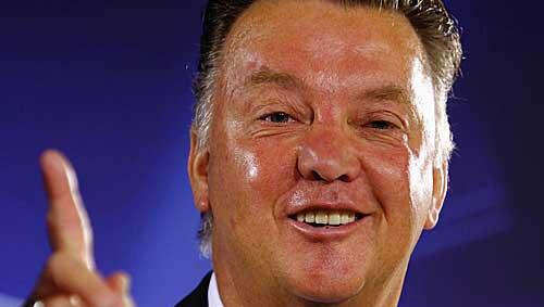 Noch ein Jahr länger? Louis van Gaal scheint vor der Vertragsverlängerung zu stehen. Noch ein Jahr länger? Louis van Gaal scheint vor der Vertragsverlängerung zu stehen.