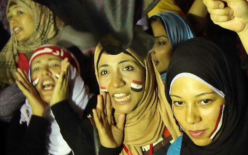 Ausnahmezustand am auf dem Tahrir-Platz in Kairo. Millionen Menschen feiern die Absetzung von Mohammed Mursi durch das ägyptische Militär.