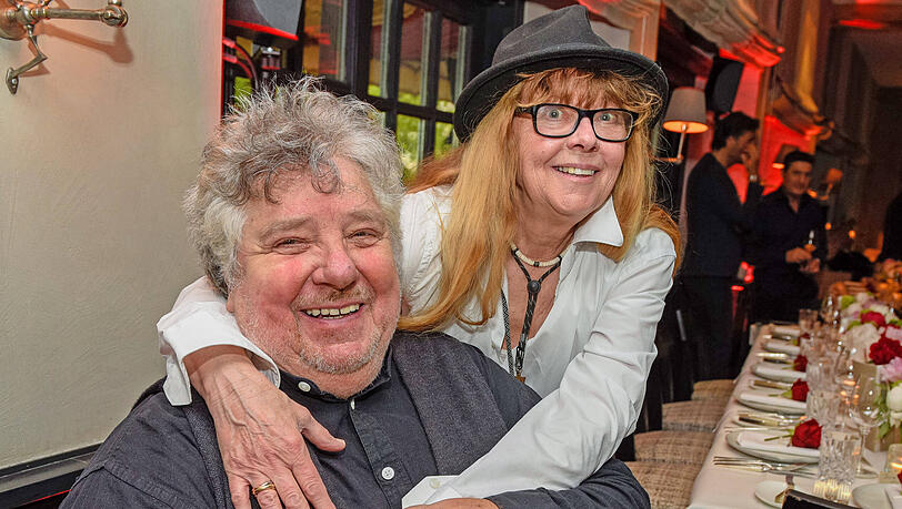 Große Liebe, große Trauer: Moderator, Schauspieler, Sänger, Autor Michael Schanze hat seine Lebensgefährtin Uschi Köhl daheim leblos aufgefunden. Mit 70 Jahren ist sie verstorben.