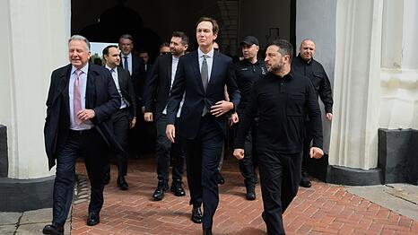 Erstmals sind die US-Unterh&auml;ndler Witkoff und Kushner in Kiew.