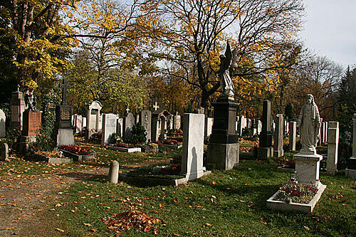 Die Serie nimmt kein Ende: Wieder brannten zwei Kreuze auf dem Westfriedhof