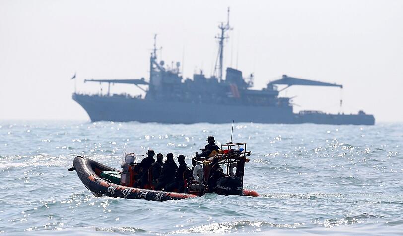 Die Rettungskräfte bergen stündlich neue Tote aus der gesunkenen "Sewol". Bilder von der Bergungsaktion.