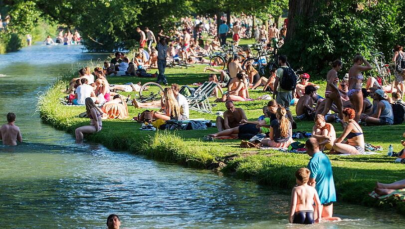 Mehr als 30 Grad in der Stadt: Die Münchner genießen den Sommer. Mehr als 30 Grad in der Stadt: Die Münchner genießen den Sommer.