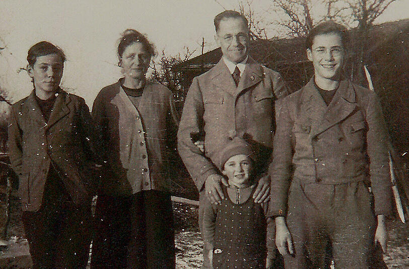 Die Familie Huber Mitte der 40er Jahre im Berchtesgadener Land (von links): Fred Huber, Tante Frieda, Vater Max Huber mit dem kleinen Maxi und AZ-Leser Hermann Huber.