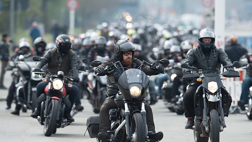 Am Sonntagnachmittag war in München ein Corso mit rund 200 Motorradfahrern unterwegs. (Symbolbild)