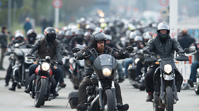 Am Sonntagnachmittag war in München ein Corso mit rund 200 Motorradfahrern unterwegs. (Symbolbild)