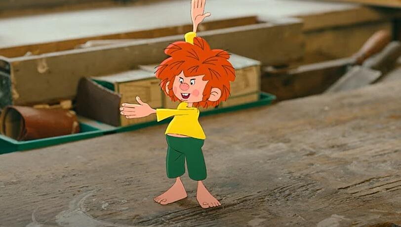 Ab sofort wird wöchentlich jeden Samstag ein TV-Spot mit Pumuckl zur Verkehrserziehung veröffentlicht. Die zehn Spots richten sich an Kinder und Eltern. Sie sind auf RTL und den Internetseiten des BMDV zu sehen. Bundesverkehrsminister Volker Wissing: "Pumuckl mag zwar immer noch Streiche, doch er lernt auch mit den Kindern, wie man sicher im Straßenverkehr unterwegs ist." Ab sofort wird wöchentlich jeden Samstag ein TV-Spot mit Pumuckl zur Verkehrserziehung veröffentlicht. Die zehn Spots richten sich an Kinder und Eltern. Sie sind auf RTL und den Internetseiten des BMDV zu sehen. Bundesverkehrsminister Volker Wissing: "Pumuckl mag zwar immer noch Streiche, doch er lernt auch mit den Kindern, wie man sicher im Straßenverkehr unterwegs ist."