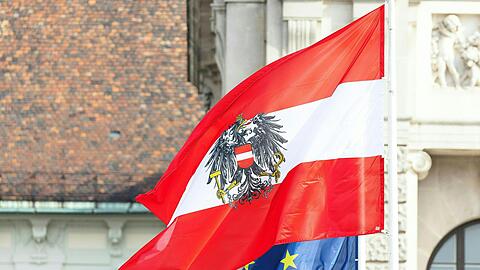 Die EU-Kommission beaufsichtigt, ob die EU-Länder die Regeln für Haushaltsdefizite und Staatsschulden einhalten. (Archivbild)
