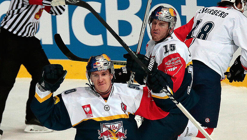 Jerome Flaake vom EHC Red Bull München bejuebelt sein Tor zum 1:1 gegen die Växjö Lakers. Jerome Flaake vom EHC Red Bull München bejuebelt sein Tor zum 1:1 gegen die Växjö Lakers.