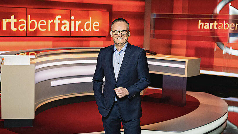 Frank Plasberg begrüßt am Montag in einem "hart aber fair extra" mehrere Gäste. Frank Plasberg begrüßt am Montag in einem "hart aber fair extra" mehrere Gäste.