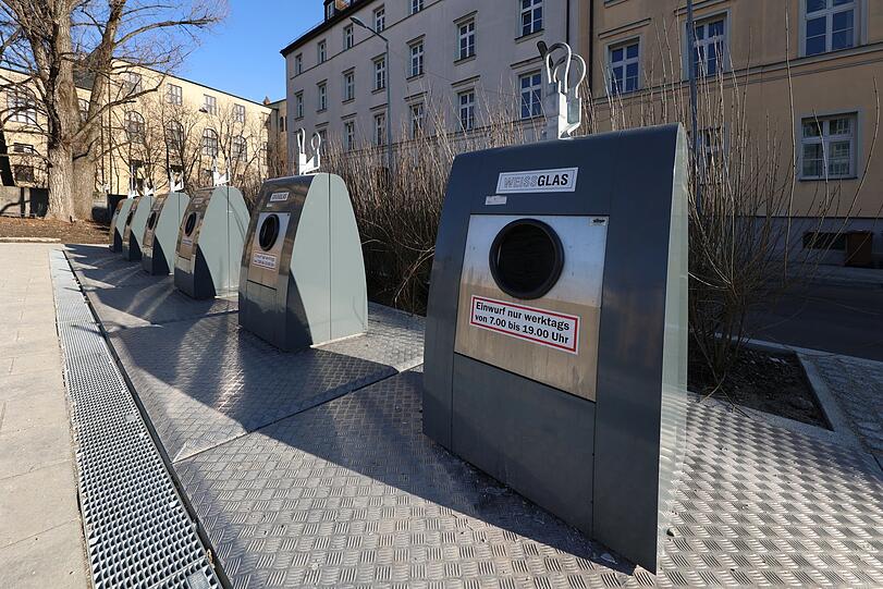 Futuristisch! Die neuen Glascontainer am Thomas-Wimmer-Ring.