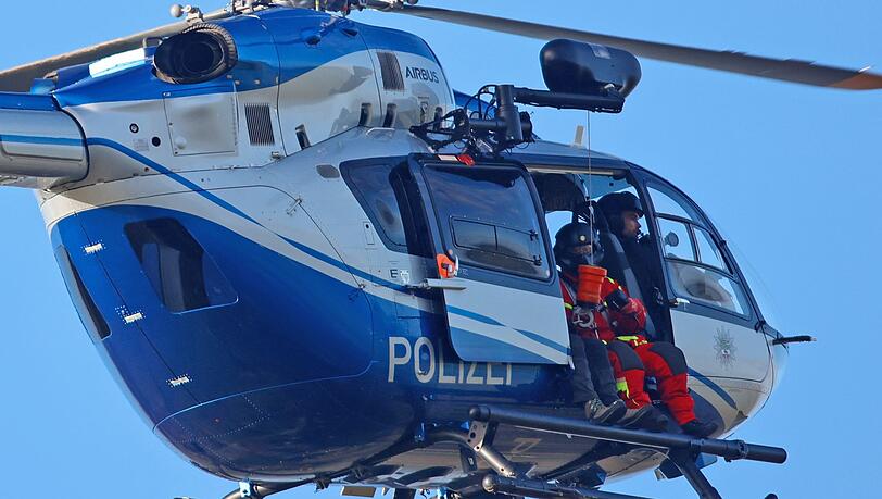 Die Polizei suchte unter anderem mit einem Hubschrauber nach der Frau. (Symbolbild)