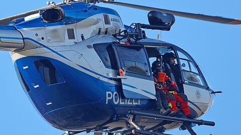 Die Polizei suchte unter anderem mit einem Hubschrauber nach der Frau. (Symbolbild)