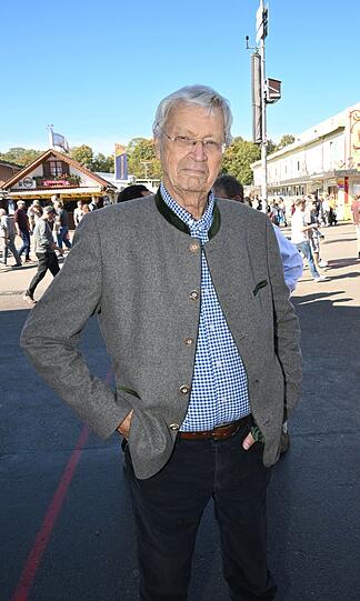 F&uuml;r ihn ist es am Dienstag der erste Wiesnbesuch in diesem Jahr: Kabarettist Gerhard Polt auf seinem Weg in die Kalbsbraterei.