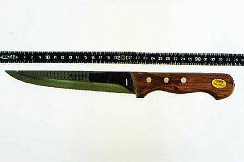 Mit einem Küchenmesser (Symbolbild) hat ein Neffe auf seinen Onkel eingestochen