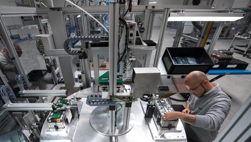 Batteriefabrik von Akasol: Das Unternehmen produziert Hochleistungs-Batteriesysteme für elektrifizierte Busse, Trucks, Schiffe und andere Nutzfahrzeuge. Batteriefabrik von Akasol: Das Unternehmen produziert Hochleistungs-Batteriesysteme für elektrifizierte Busse, Trucks, Schiffe und andere Nutzfahrzeuge.