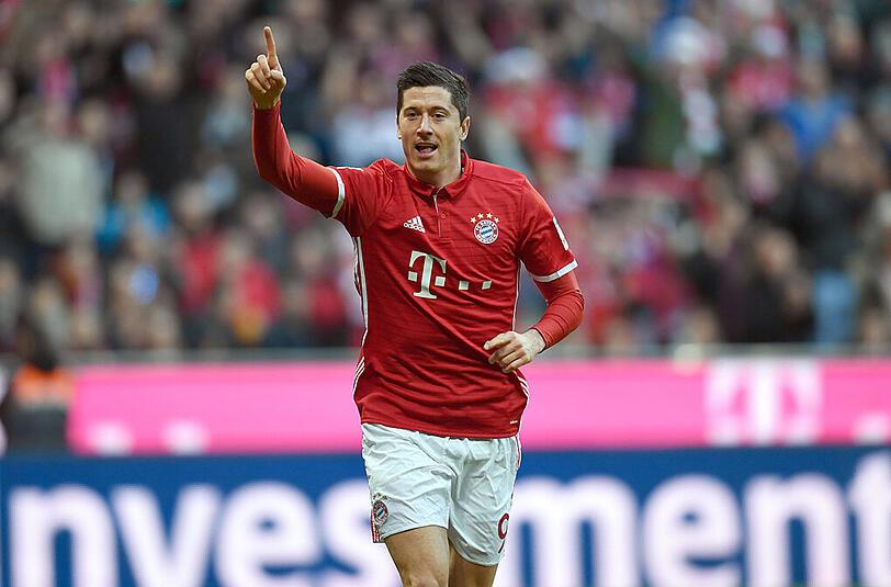 Robert Lewandowski: Note 2. Fünf Tore wie beim letzten Gastspiel der Wölfe im September 2015 wurden es diesmal nicht. Sein zehntes Saisontor entstand aus einer abgefälschten Flanke von Vidal. Trocken vollstreckte er zum 2:0 (22.). Wurde dann zum 3:0 angeschossen. Torjägerglück.