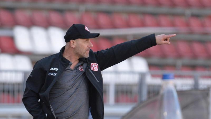 Der Würzburger Trainer Bernhard Trares.