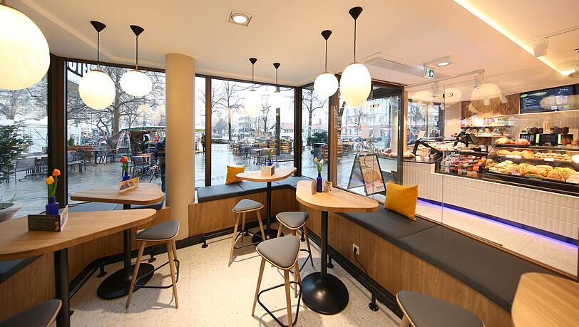 Blick in das neue Café am Rotkreuzplatz. Blick in das neue Café am Rotkreuzplatz.