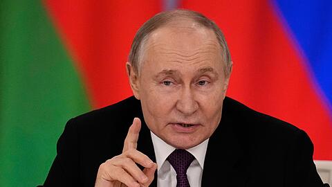 Putin sagt zu einer Waffenruhe in der Ukraine klar "Ja, aber".