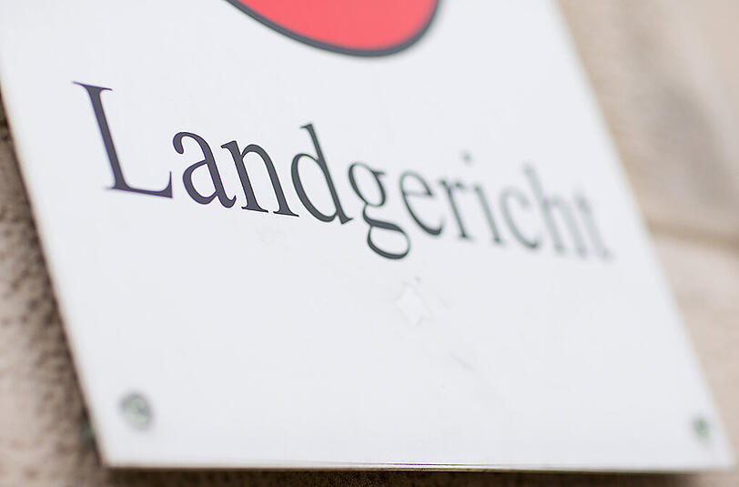 Der Allgemeinmediziner muss sich seit Dienstag vor dem Landgericht Osnabrück verantworten.