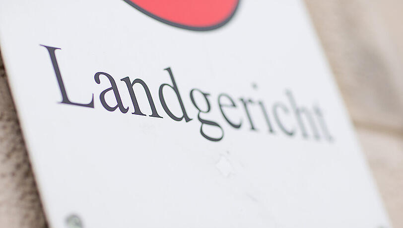 Der Allgemeinmediziner muss sich seit Dienstag vor dem Landgericht Osnabrück verantworten. Der Allgemeinmediziner muss sich seit Dienstag vor dem Landgericht Osnabrück verantworten.