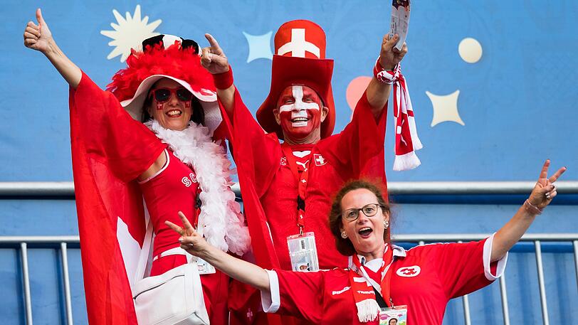 Bunt und lebendig: Fußball-Fans aus aller Herren Länder bevölkern während der WM die russischen Städte.