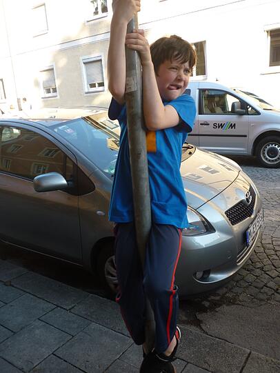 "Mein Sohn hat sich vor einem halben Jahr in Parkour und Freerunning verliebt. Bei dieser modernen Sportart geht es um Schnelligkeit, Ausdauer, Balance und Präzision."