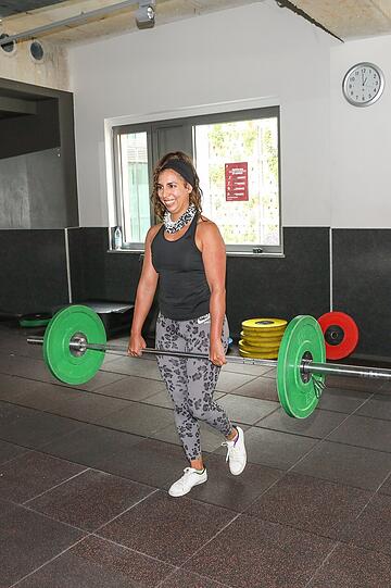 Valerie von Stauffenberg (28) hält hier 40 Kilogramm.