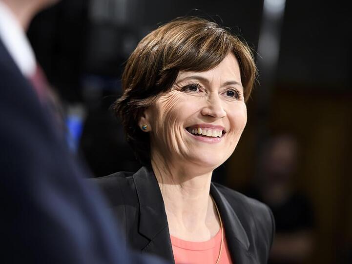 Regula Rytz, Parteichefin der Grünen und Nationalrätin, freut sich über das Wahlergebnis.