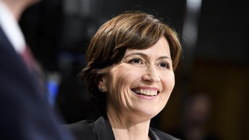 Regula Rytz, Parteichefin der Grünen und Nationalrätin, freut sich über das Wahlergebnis. Regula Rytz, Parteichefin der Grünen und Nationalrätin, freut sich über das Wahlergebnis.