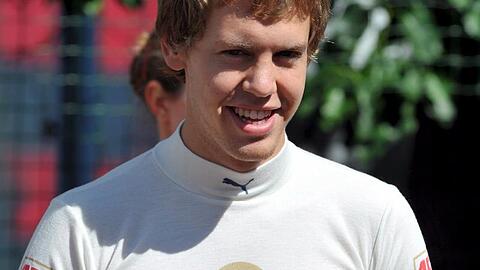 Sebastian Vettel freut sich über ein neues Cockpit bei Red Bull