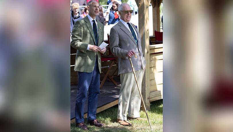 König Charles (re.) und Bruder Prinz Edward in Windsor.