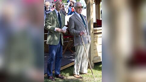 König Charles (re.) und Bruder Prinz Edward in Windsor.