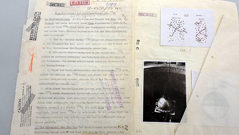 Mit dem roten Stempel "Geheim": Atom-Dokument im Archiv des Deutschen Museums in München. Mit dem roten Stempel "Geheim": Atom-Dokument im Archiv des Deutschen Museums in München.