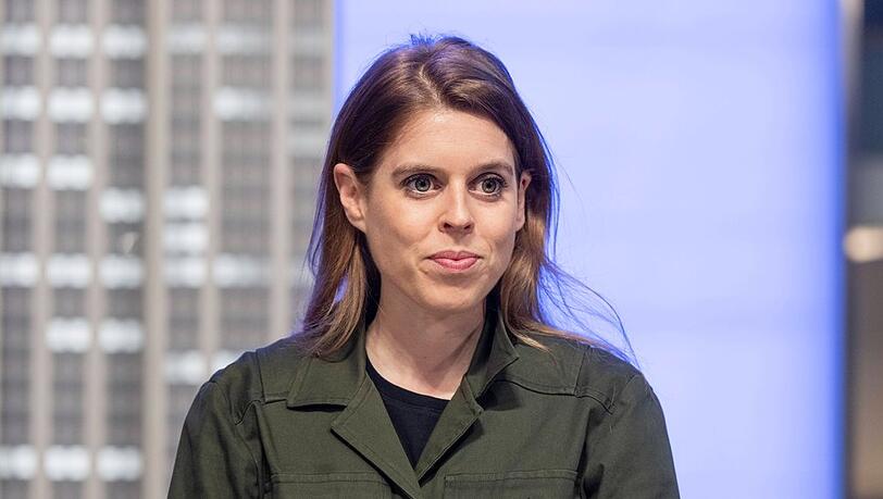 Prinzessin Beatrice zeigt sich erstmals in der Öffentlichkeit nach der Verhaftung ihres Vaters Andrew. Prinzessin Beatrice zeigt sich erstmals in der Öffentlichkeit nach der Verhaftung ihres Vaters Andrew.