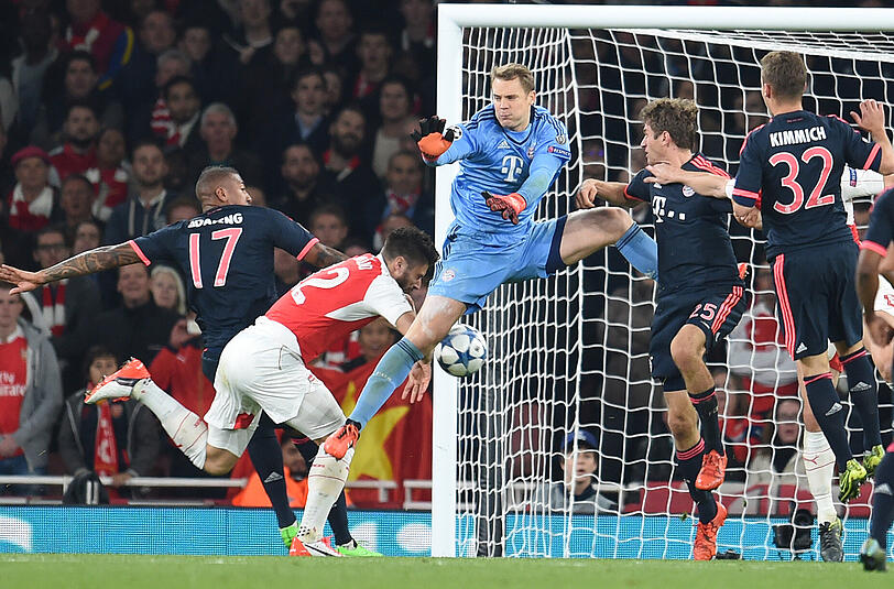 JÉROME BOATENG: NOTE 2.
Hatte seine liebe Mühe mit dem schnellen Walcott. Musste seine ganze Klasse und Schnelligkeit ausspielen, damit nichts anbrannte. Boss der Defensive.