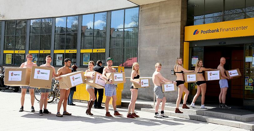 Packerl statt Container - die Aktion &bdquo;Packmee&ldquo; ruft zu Kleiderspenden über die Post auf. Wer altes Gewand für den guten Zweck weggeben will, schickt es an &bdquo;Packmee&ldquo;. Am Dienstag war das leider noch nicht möglich - zumindest nicht am Goetheplatz: Da hatte die Post nämlich zu.