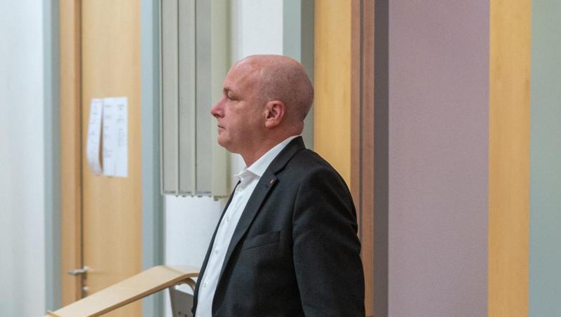 Joachim Wolbergs, suspendierter Oberbürgermeister von Regensburg, geht in den Verhandlungssaal im Landgericht. Foto: Armin Weigel/dpa/Archivbild Joachim Wolbergs, suspendierter Oberbürgermeister von Regensburg, geht in den Verhandlungssaal im Landgericht. Foto: Armin Weigel/dpa/Archivbild