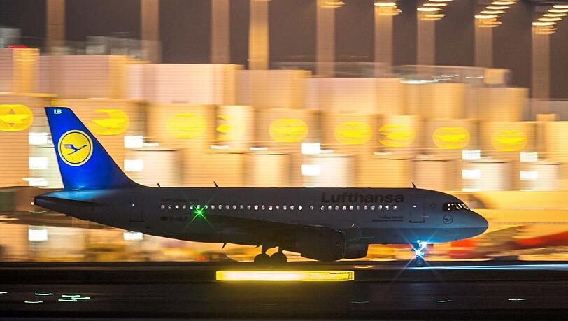 Ein Lufthansa-Flugzeug in München: Aktuell reichen  zwei Startbahnen am Airport aus.