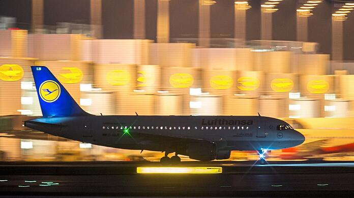 Ein Lufthansa-Flugzeug in München: Aktuell reichen  zwei Startbahnen am Airport aus.