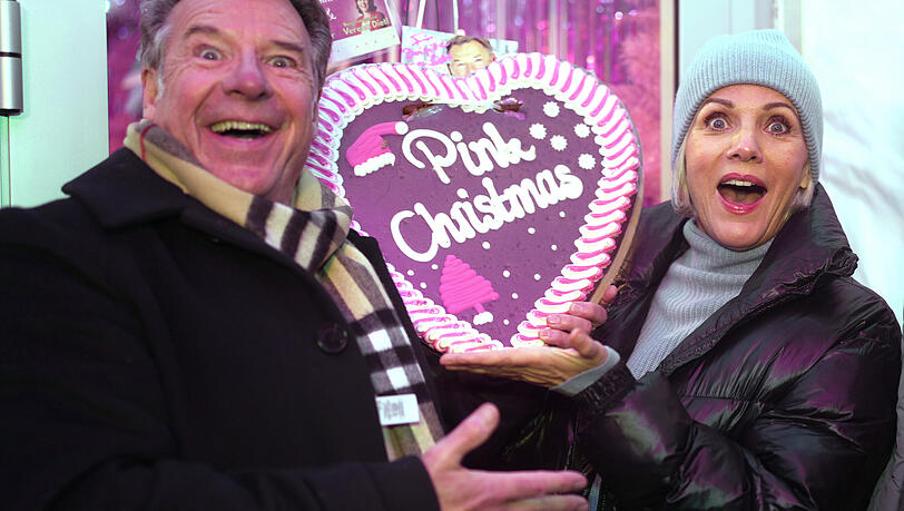 Patrick Linder bekommt beim Pink Christmas Unterstützung von Birgit Schrowange. Patrick Linder bekommt beim Pink Christmas Unterstützung von Birgit Schrowange.