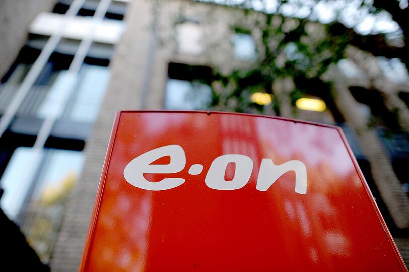 1. August: Informationen werden öffentlich, nach denen der Energieriese Eon angesichts des raschen Atomausstiegs seine Struktur komplett umkrempeln will, um Kosten zu sparen. Schnell wird klar, dass auch Stellen in Bayern betroffen sind und etwa die Zentrale der Stromtochter Eon-Energie in München zur Disposition seht. Es folgen Wochen der Ungewissheit über die Sparpläne, Gewerkschaften und Politik kritisieren heftig die Informationspolitik des Konzerns. Erst am 22. November werden die Mitarbeiter über erste Details unterrichtet. Danach ist zumindest klar, dass die Münchner Zentrale im Sommer 2012 dicht gemacht werden soll.